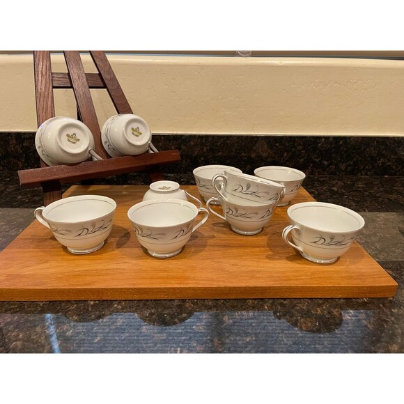 10 Harmony House “Platinum Garland” tea cups - Picture 2 of 5